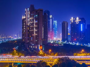 南昌夜色撩人 網(wǎng)友拍絕美英雄城